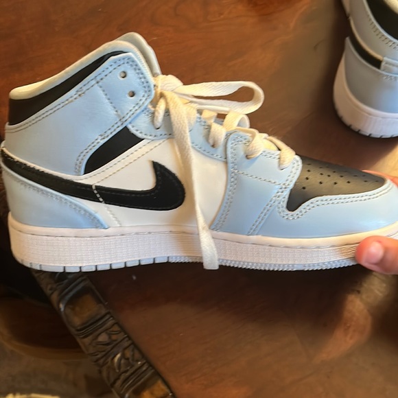 Good condition only one shoe has a crease other than that it’s alright! - Picture 1 of 12